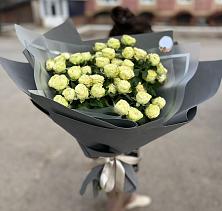 Букет Белые кустовые розы Солинеро в Садовом Ставропольского края